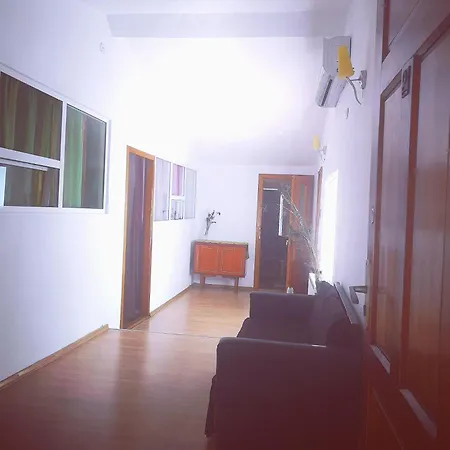 Anisia Maison * Constança